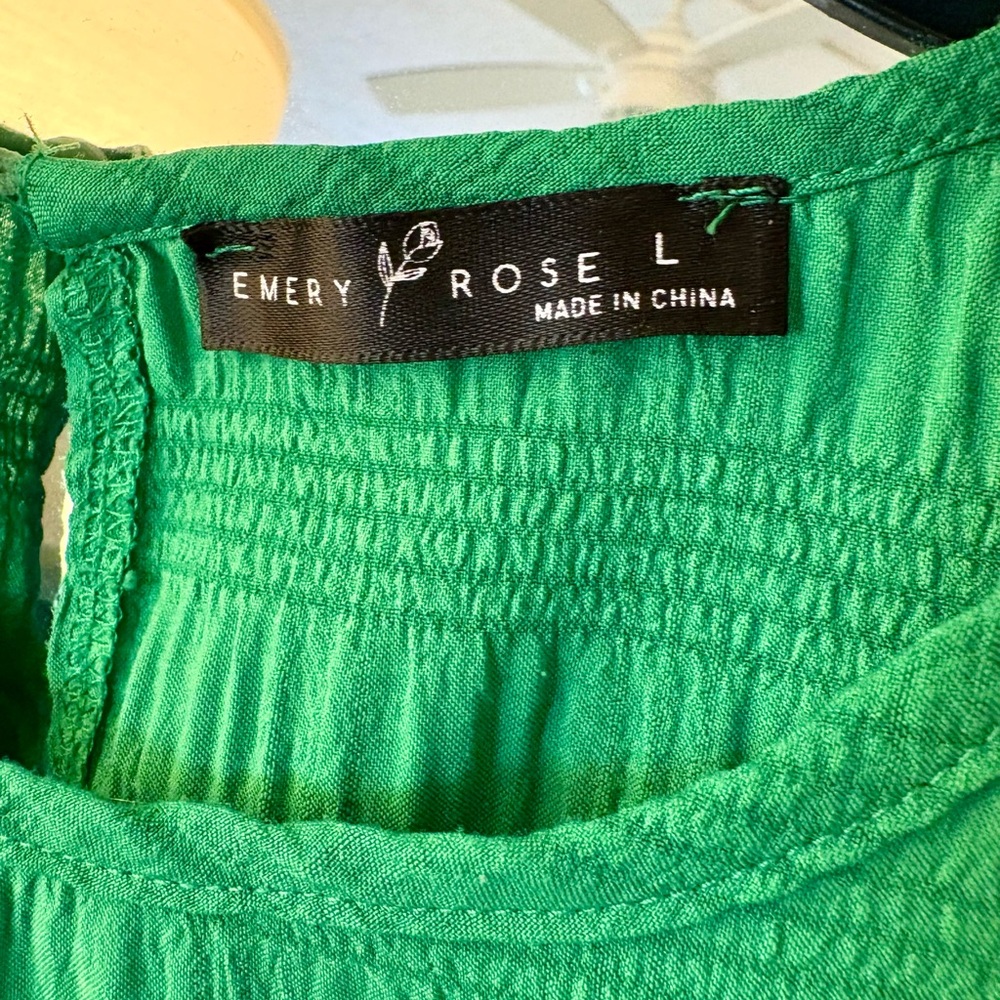 GREEN RUFFLE HEM DRESS 👗💚 - Picture 4 of 5